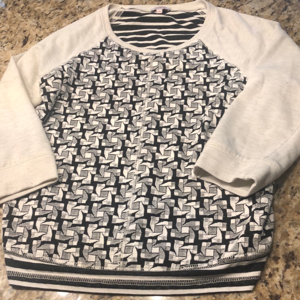 Super cute Pixley shirt size small